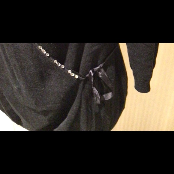 ⬇️Price Dropped ⬇️Black 3/4 sleeve wrap around with rhinestones  knit top - Picture 4 of 6